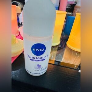 NIVEA Tono Natural Beauty Touch Roll-On Deodorant - White